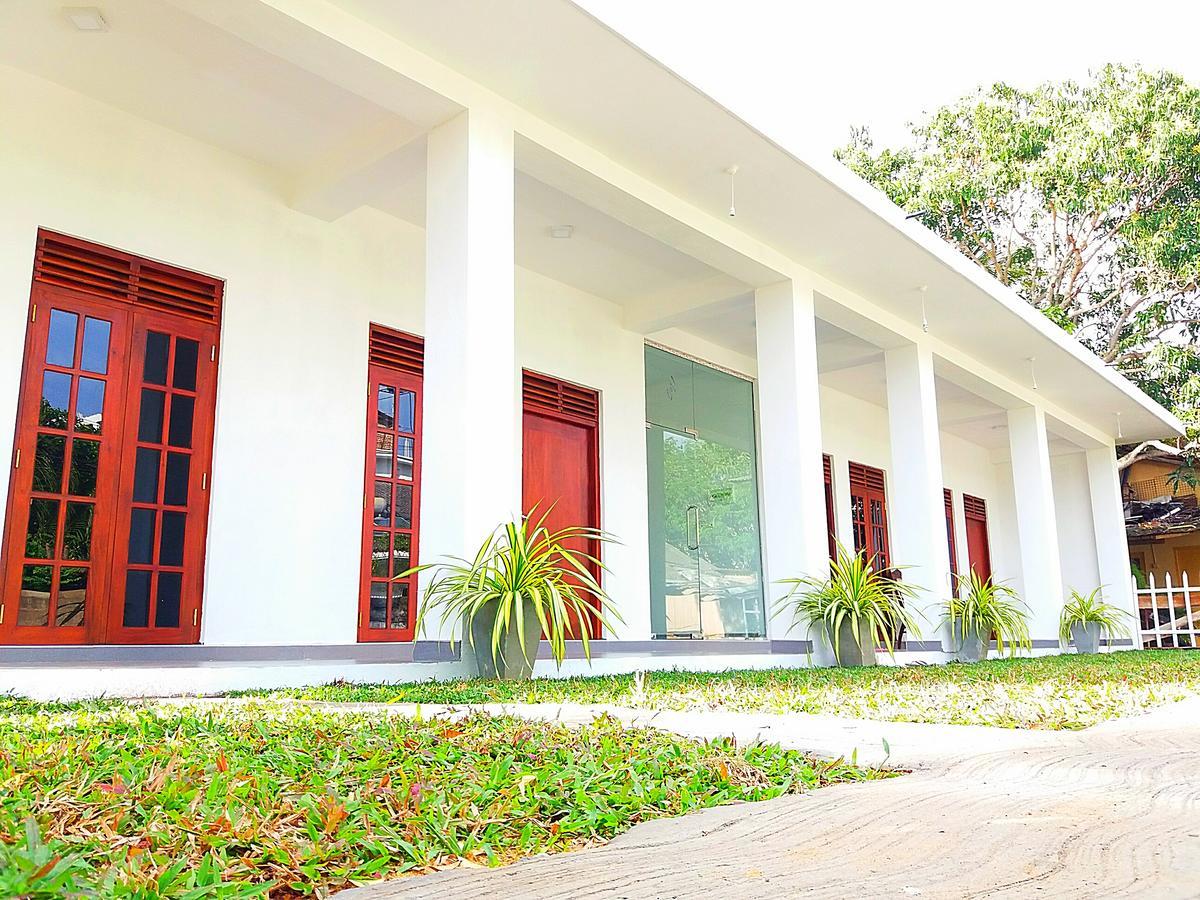 A&B Resort Negombo Kudapaduwa Eksteriør bilde