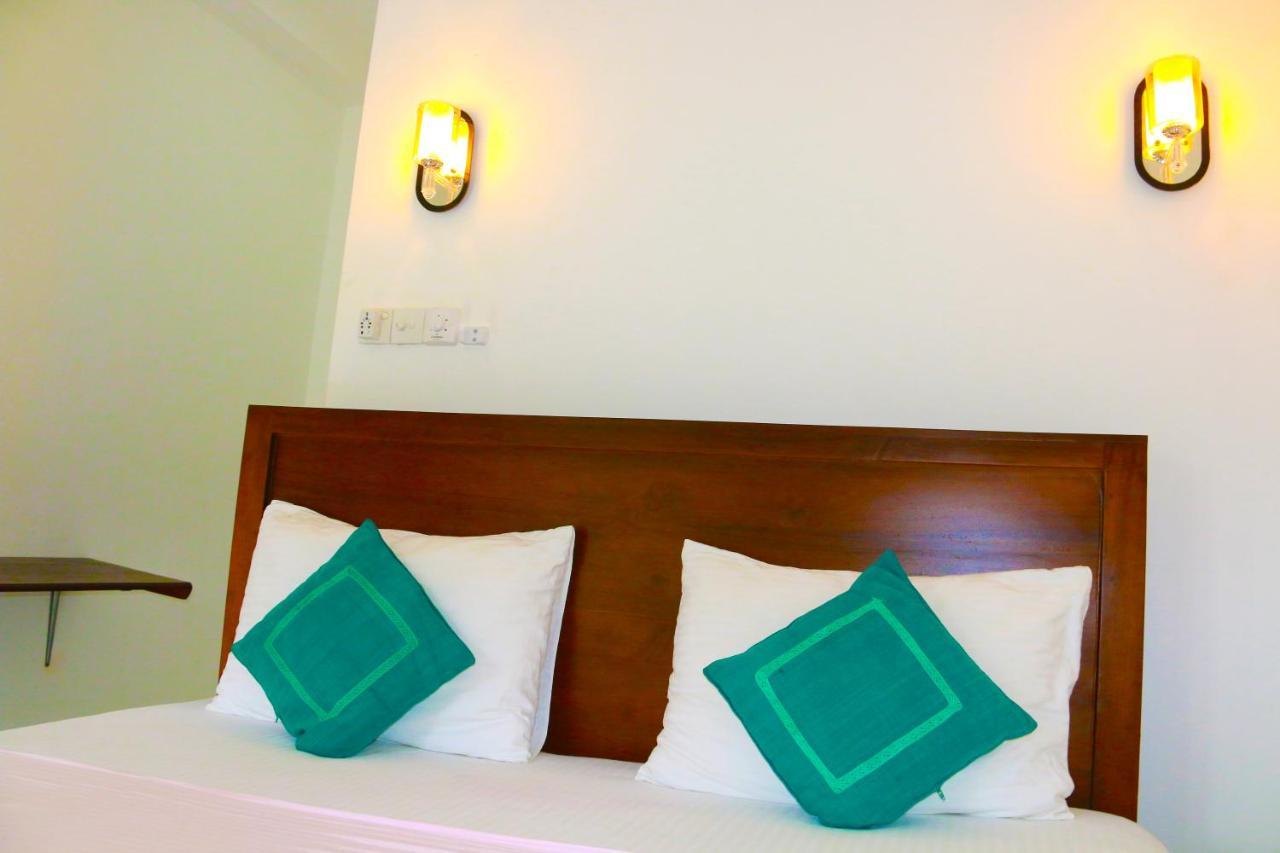 A&B Resort Negombo Kudapaduwa Eksteriør bilde