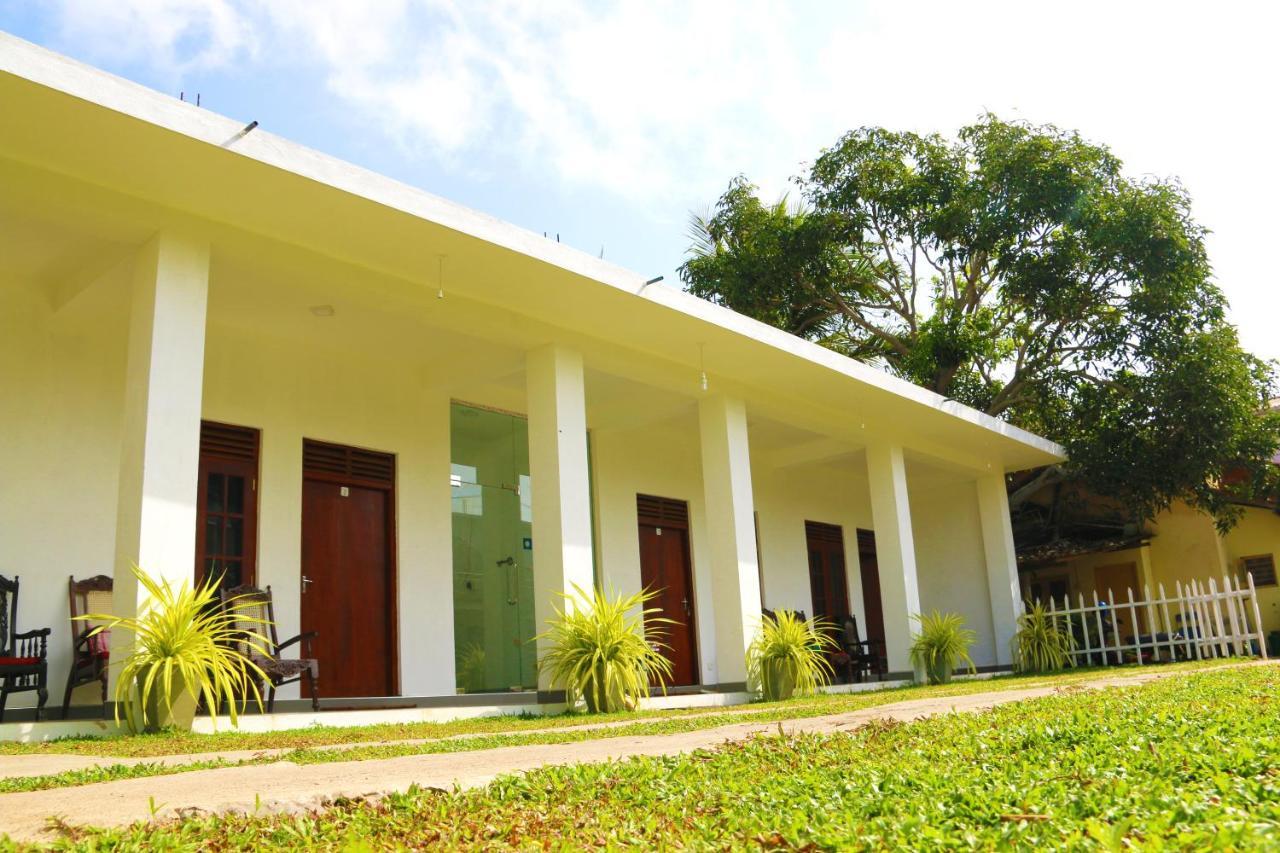 A&B Resort Negombo Kudapaduwa Eksteriør bilde